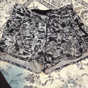 Lululemon Women's Black and Gray Patterned Shorts
